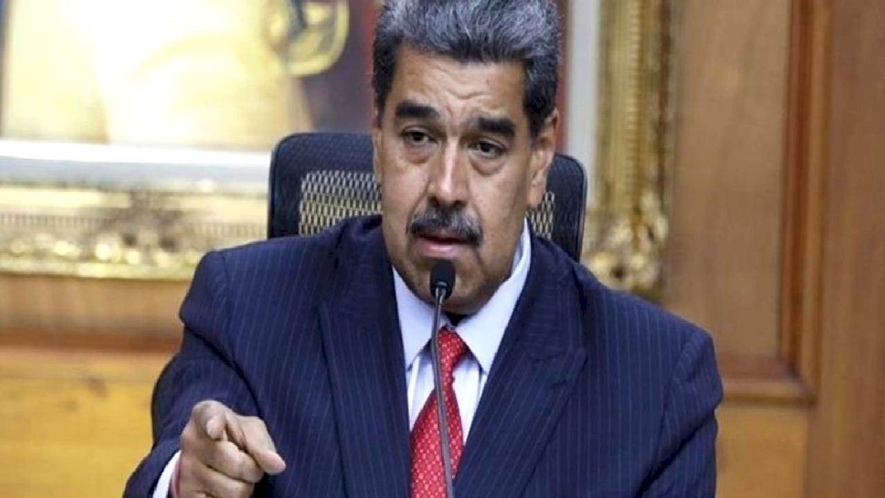 Venezuela lideri Maduro'dan kıyıların füzelerle savunulması talimatı