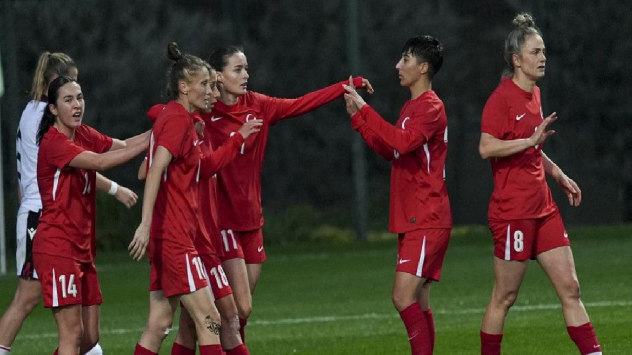 A Milli Kadın Futbol Takımı, Arnavutluk'u iki golle geçti