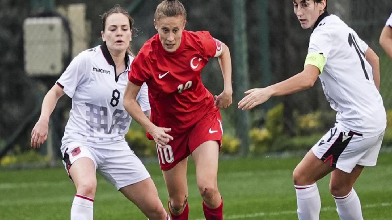 A Milli Kadın Futbol Takımı, Arnavutluk'u iki golle geçti