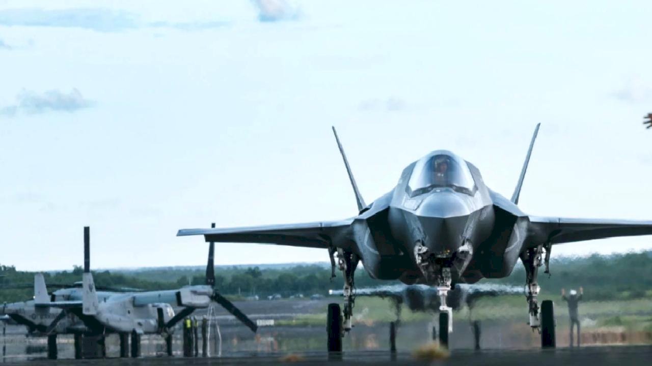 ABD savaş uçakları, Venezuela hava sahası yakınlarında uçuş yaptı