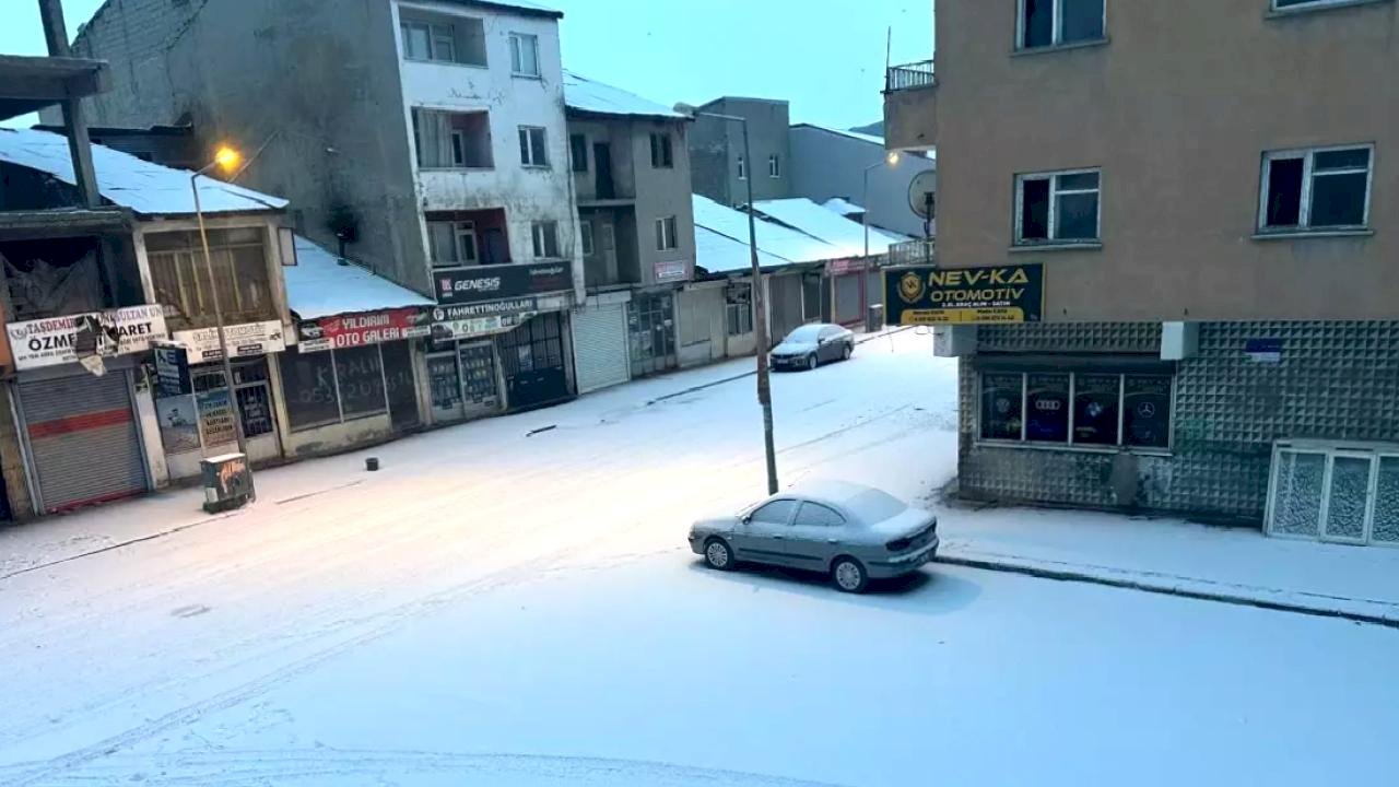 Ağrı Beyaza Büründü