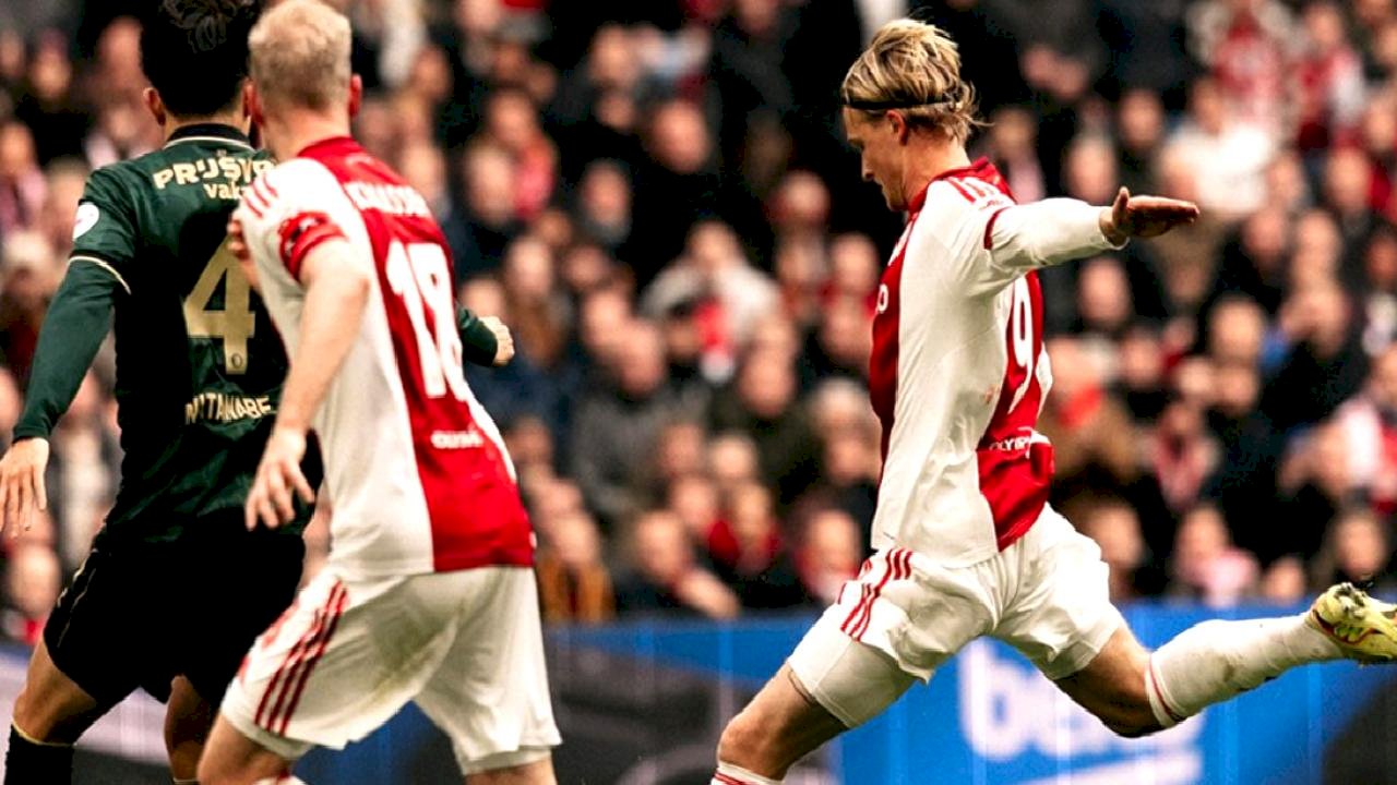 Ajax, Feyenoord'u iki golle yıktı