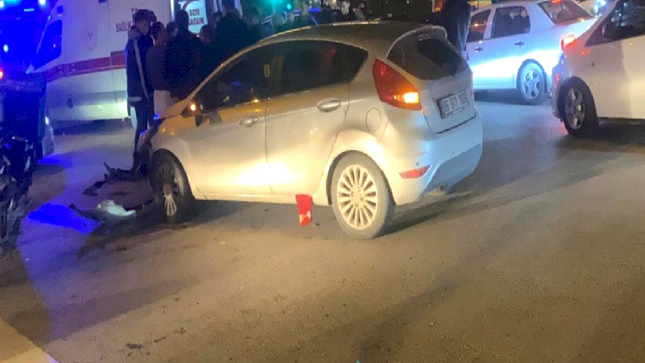 Ankara’da ışık ihlali yapan otomobil, 2 motosiklete çarptı: 2 yaralı