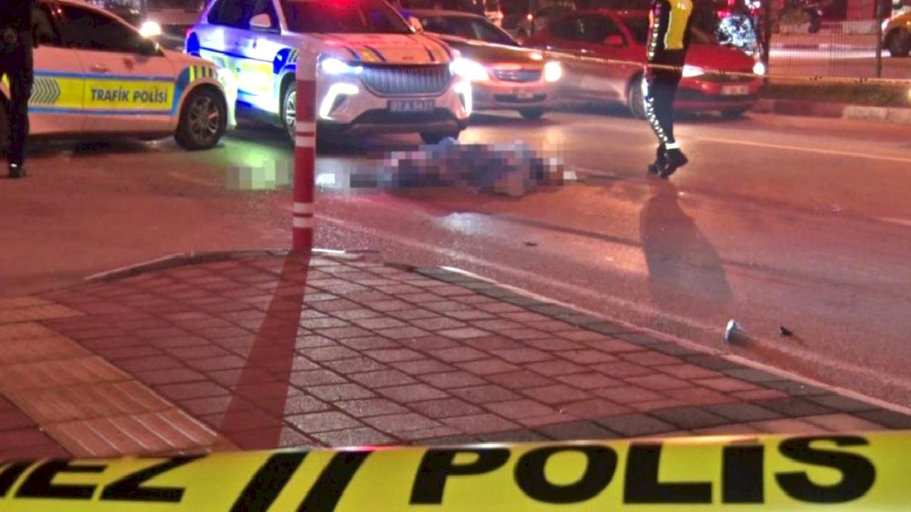 Antalya&#039;da kamyonun çarptığı motosikletin 17 yaşındaki sürücüsü öldü