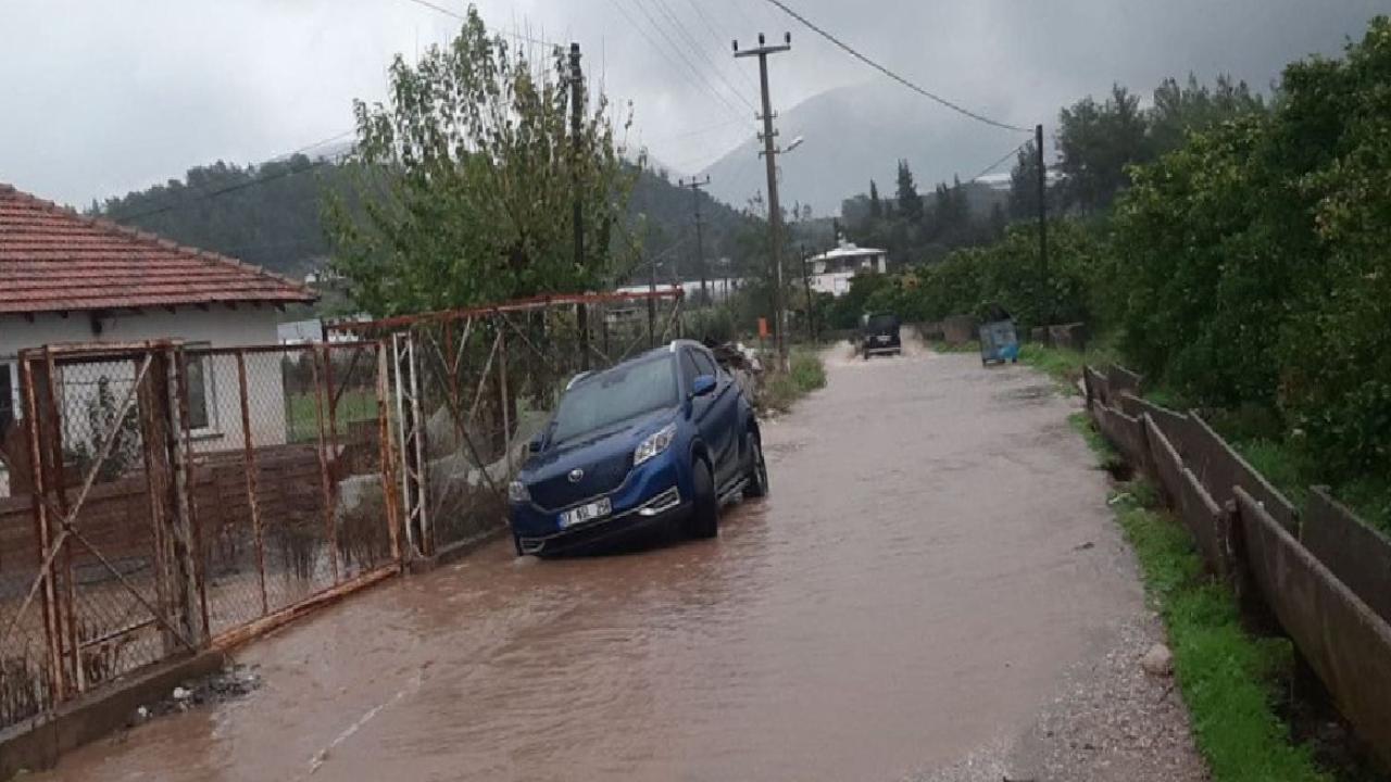 Antalya'yı sağanak vurdu