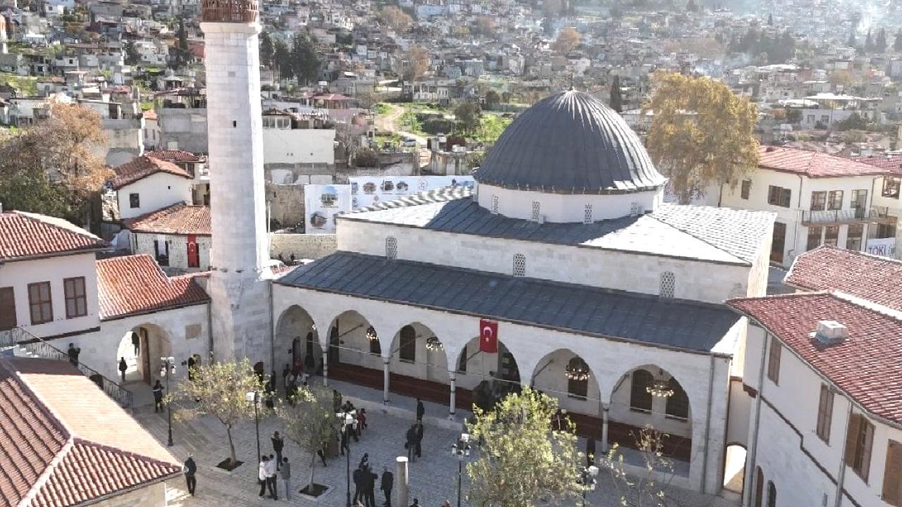 Asrın seferberliğinde ayağa kaldırılan Habibi Neccar Camii vatandaşların akınına uğradı