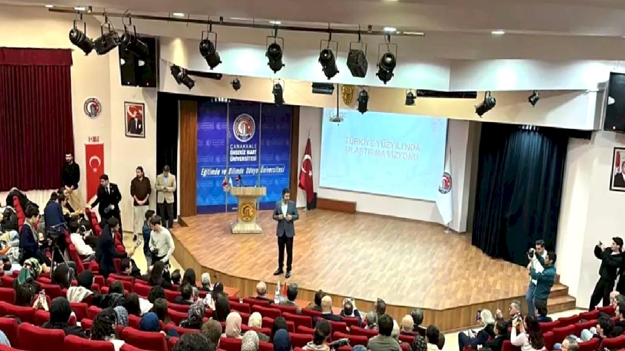 Bakan Yardımcısı Boyraz, Çanakkale&#039;de öğrencilerle bir araya geldi