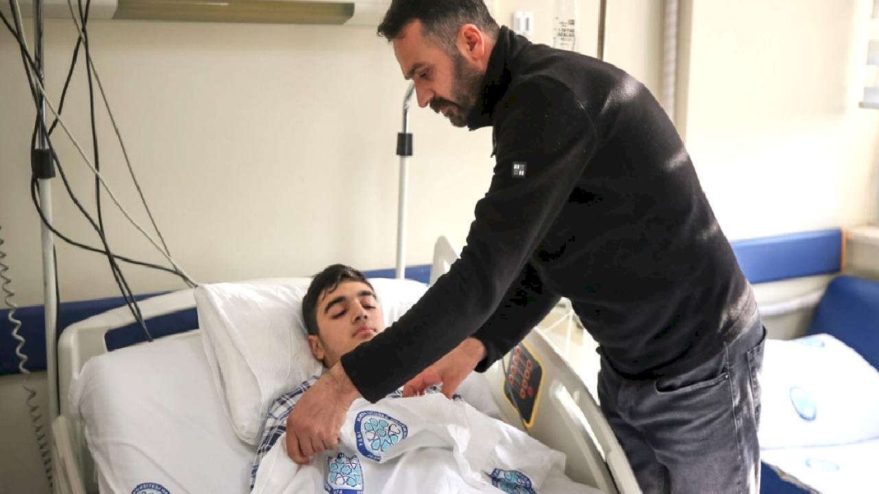 Balıkesir&#039;de mantardan zehirlenen genç babasının karaciğeriyle hayata tutundu