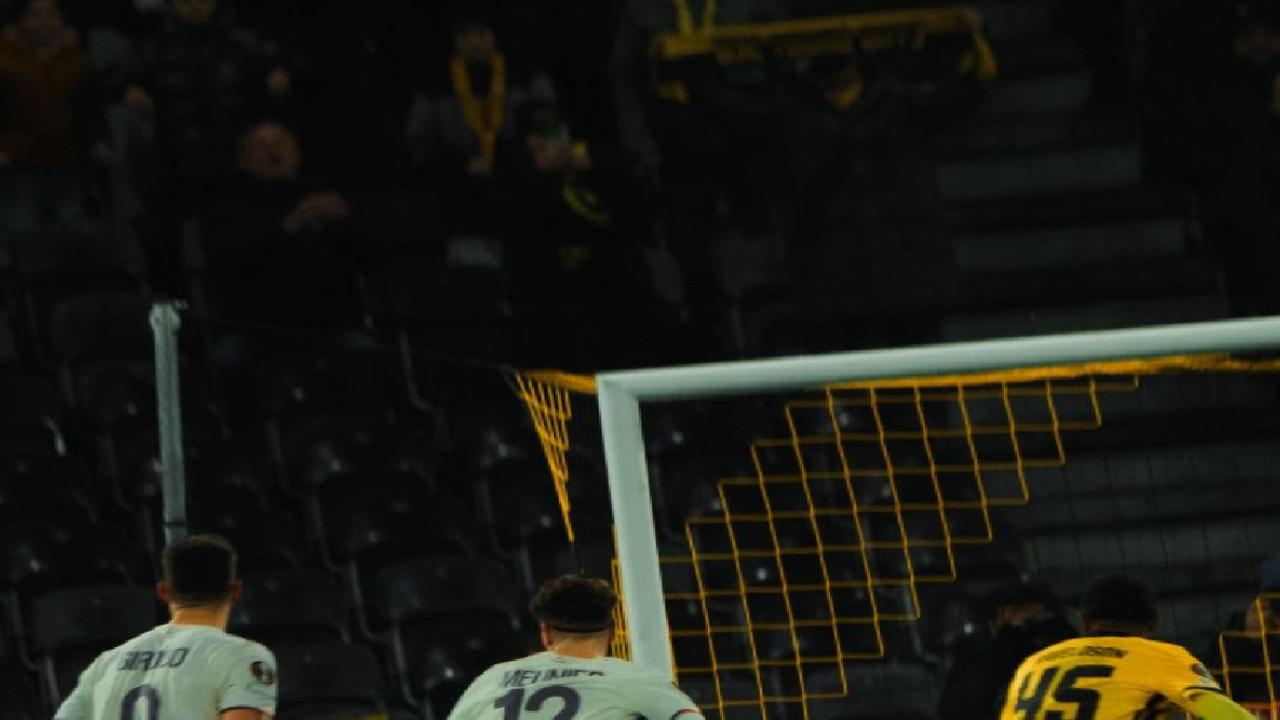 Berke Özer, Avrupa Ligi'nde yine penaltı kurtardı!