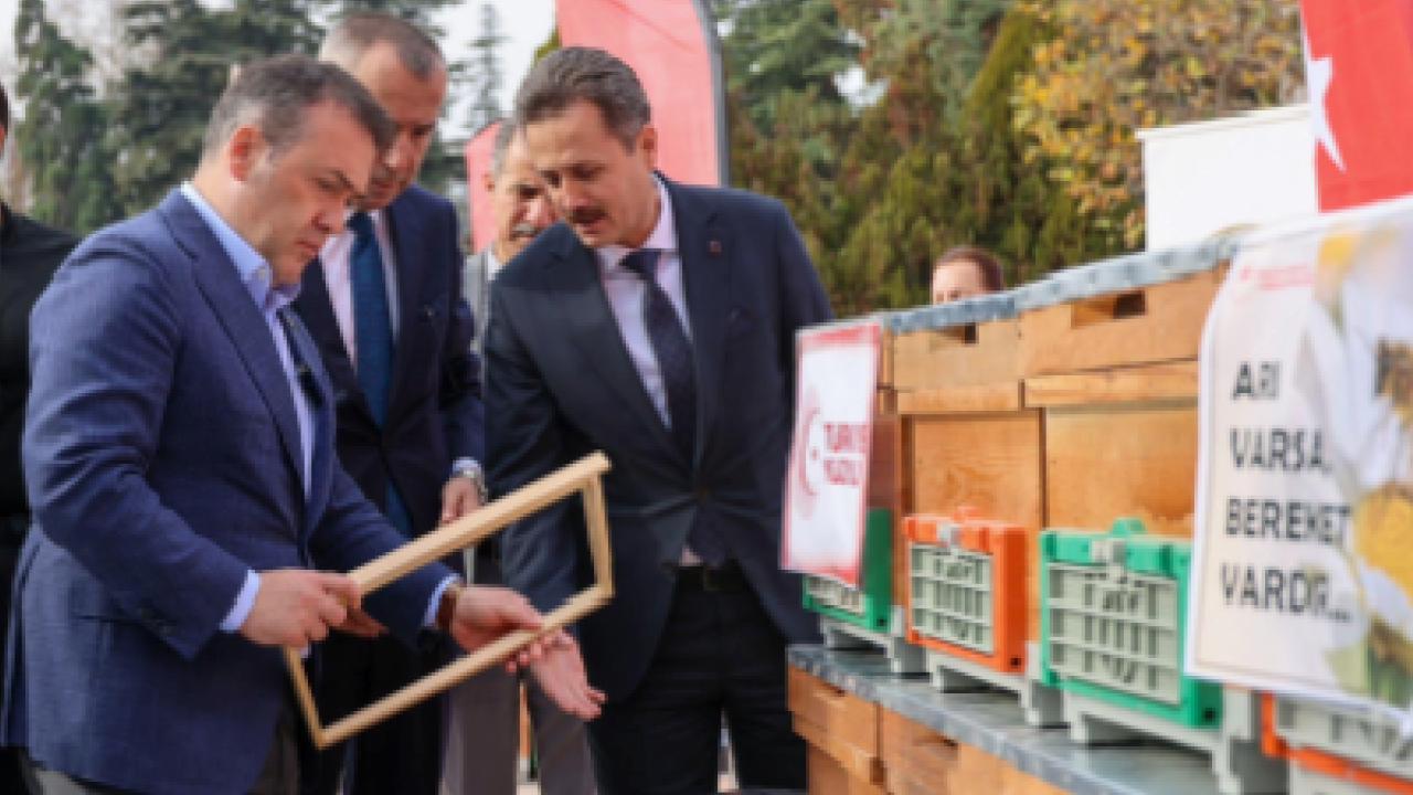 Bilecik’te Arıcılara Bin Yeni Kovan Teslim Edildi