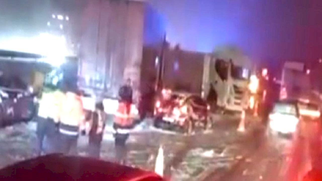 Bolu Dağı Tüneli'nin İstanbul istikameti çıkışında zincirleme kaza