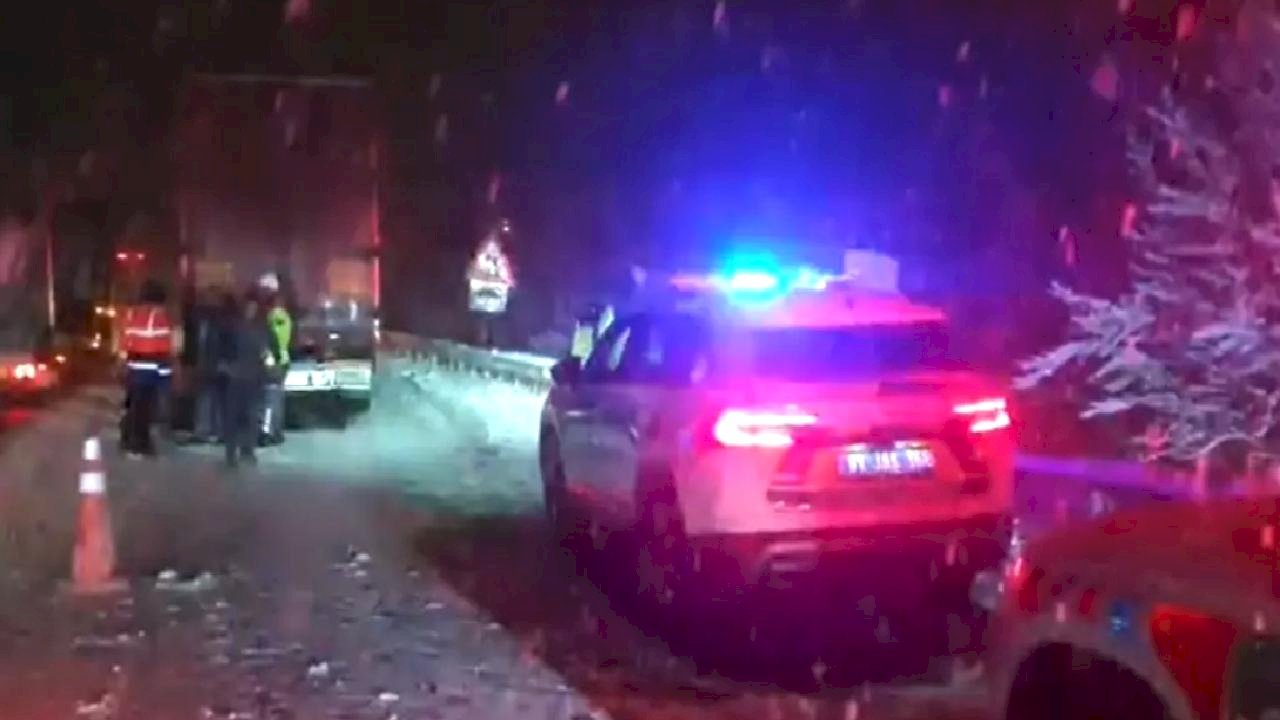 Bolu Dağı'nda Karla Kaygan Yolda Zincirleme Kaza