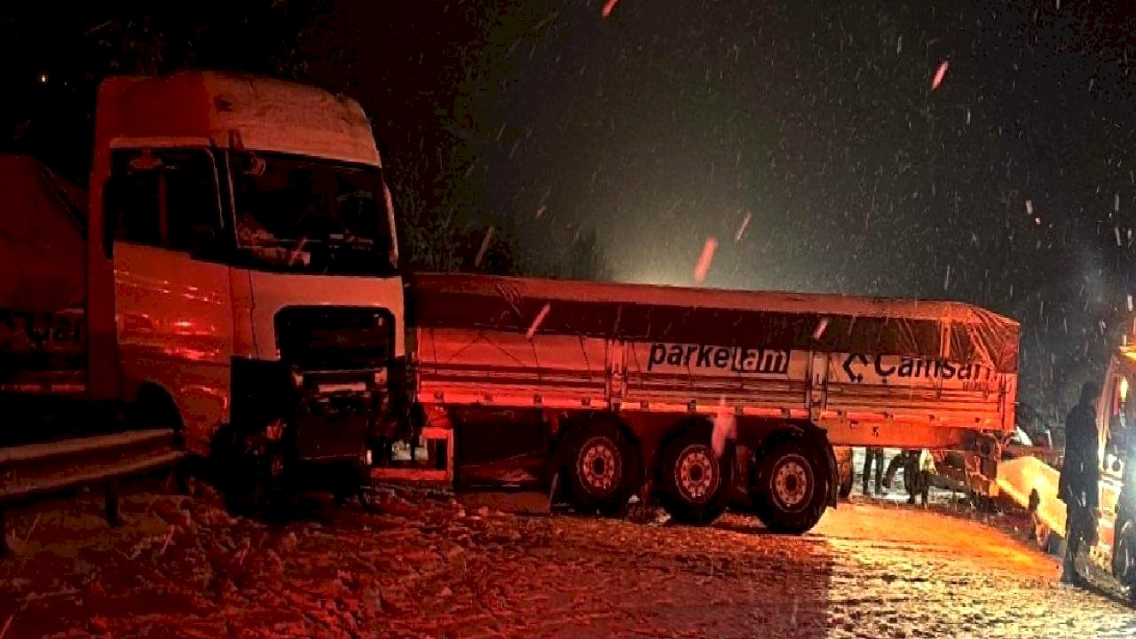 Bolu’da TEM Otoyolu’nda zincirleme kaza: Trafik durma noktasına geldi