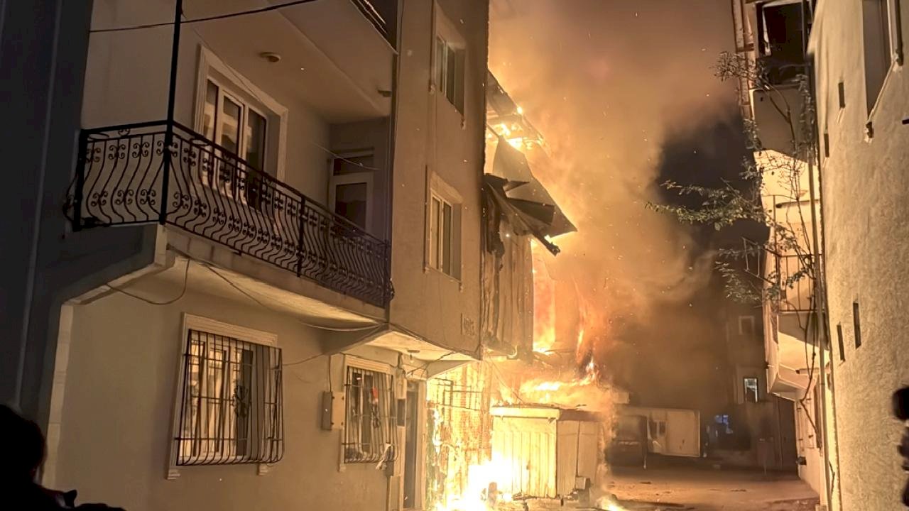 Bursa’da apartman yangını: Alevler iki binaya sıçradı
