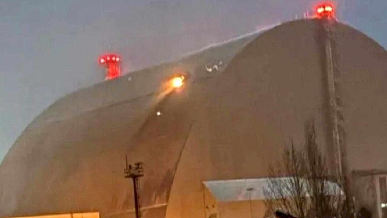 Çernobil’deki koruma kalkanı hasar gördü