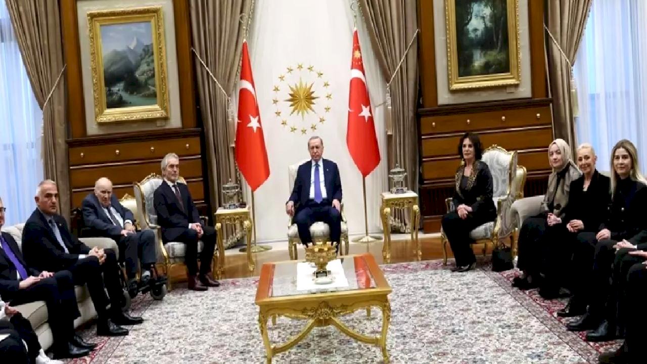 Cumhurbaşkanı Erdoğan, Cumhurbaşkanlığı Kültür ve Sanat Büyük Ödülleri'ne layık görülenleri kabul etti