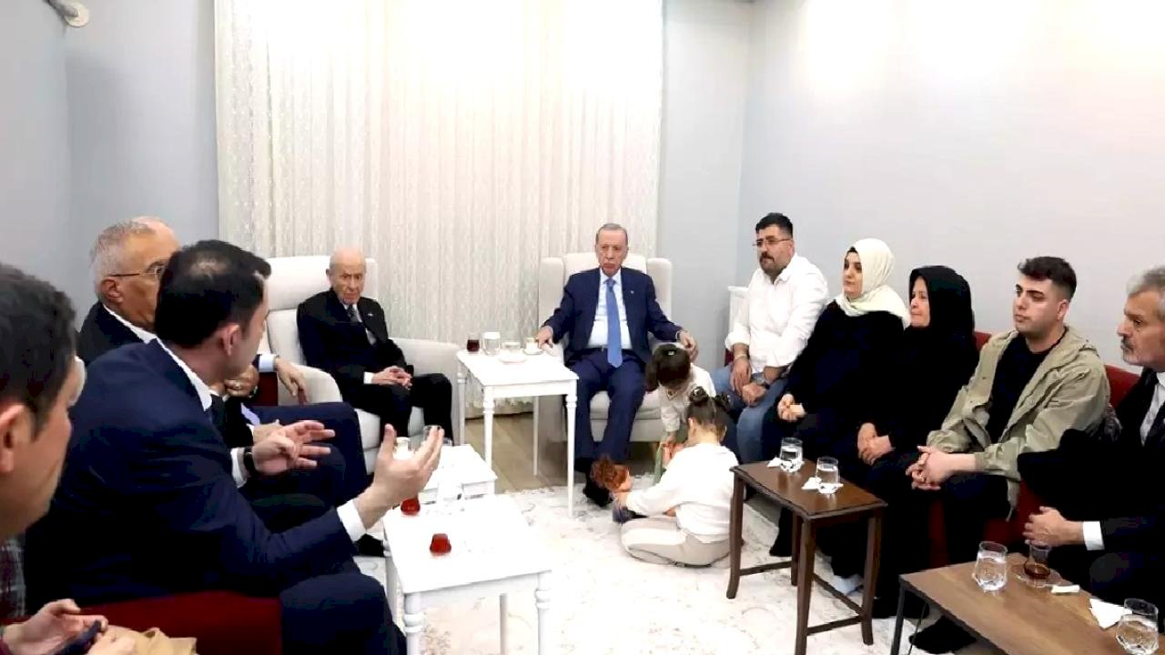 Cumhurbaşkanı Erdoğan, Hatay'da depremzede Karakuş ailesini ziyaret etti