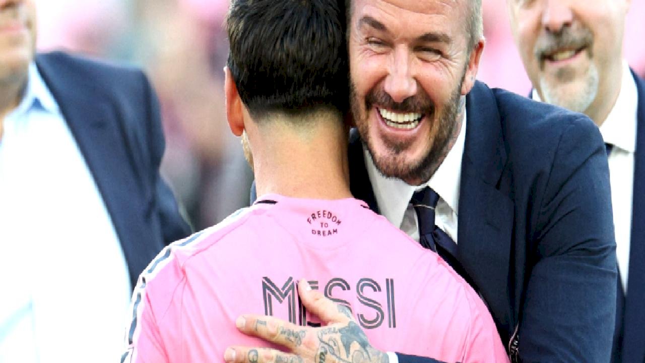 David Beckham: Messi, Barcelona&#039;ya dönecek