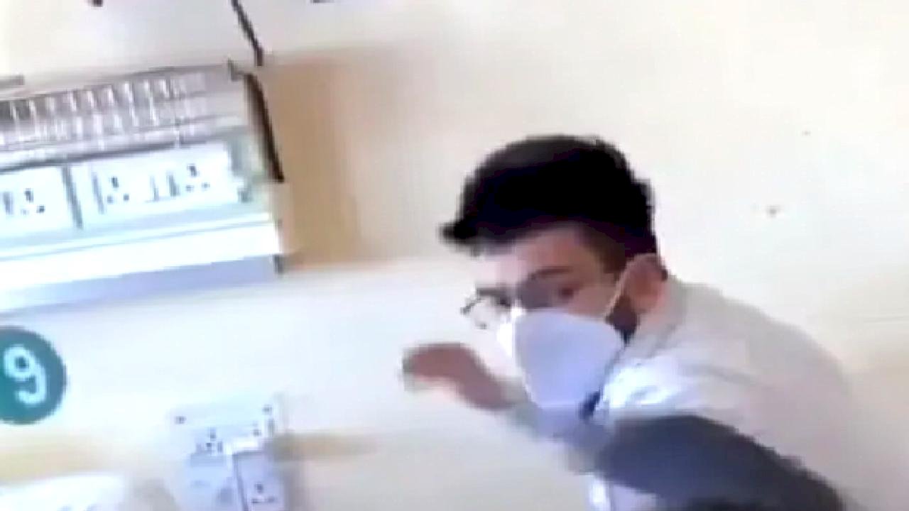 Doktordan boş yatağa uzanan hastaya feci dayak