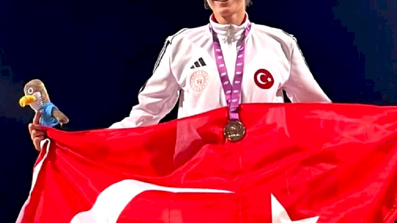 Eda Nur Tulum'a Kutlama