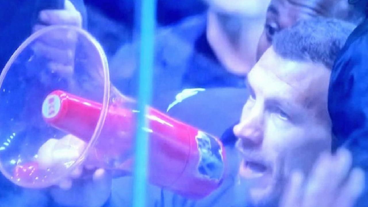 Edin Dzeko, taraftarlara megafonla seslendi
