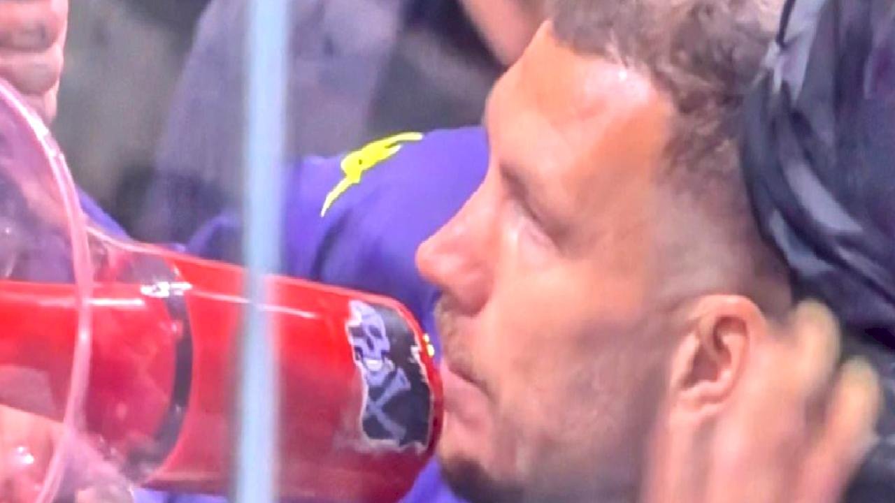 Edin Dzeko, taraftarlara megafonla seslendi