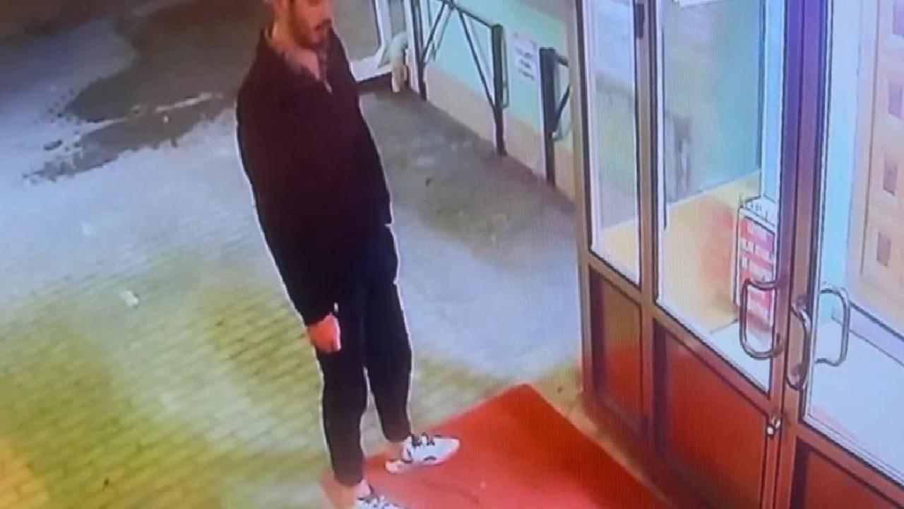 Eskişehir'de cami kapısını yumruklayan şahıs tutuklandı