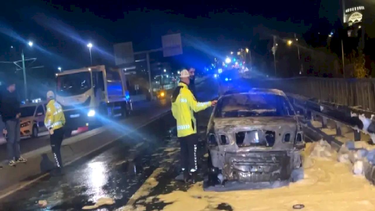 Eyüpsultan'da Otomobil Yangını