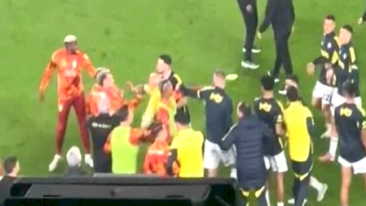 Fenerbahçe - Galatasaray derbisi öncesi kavga