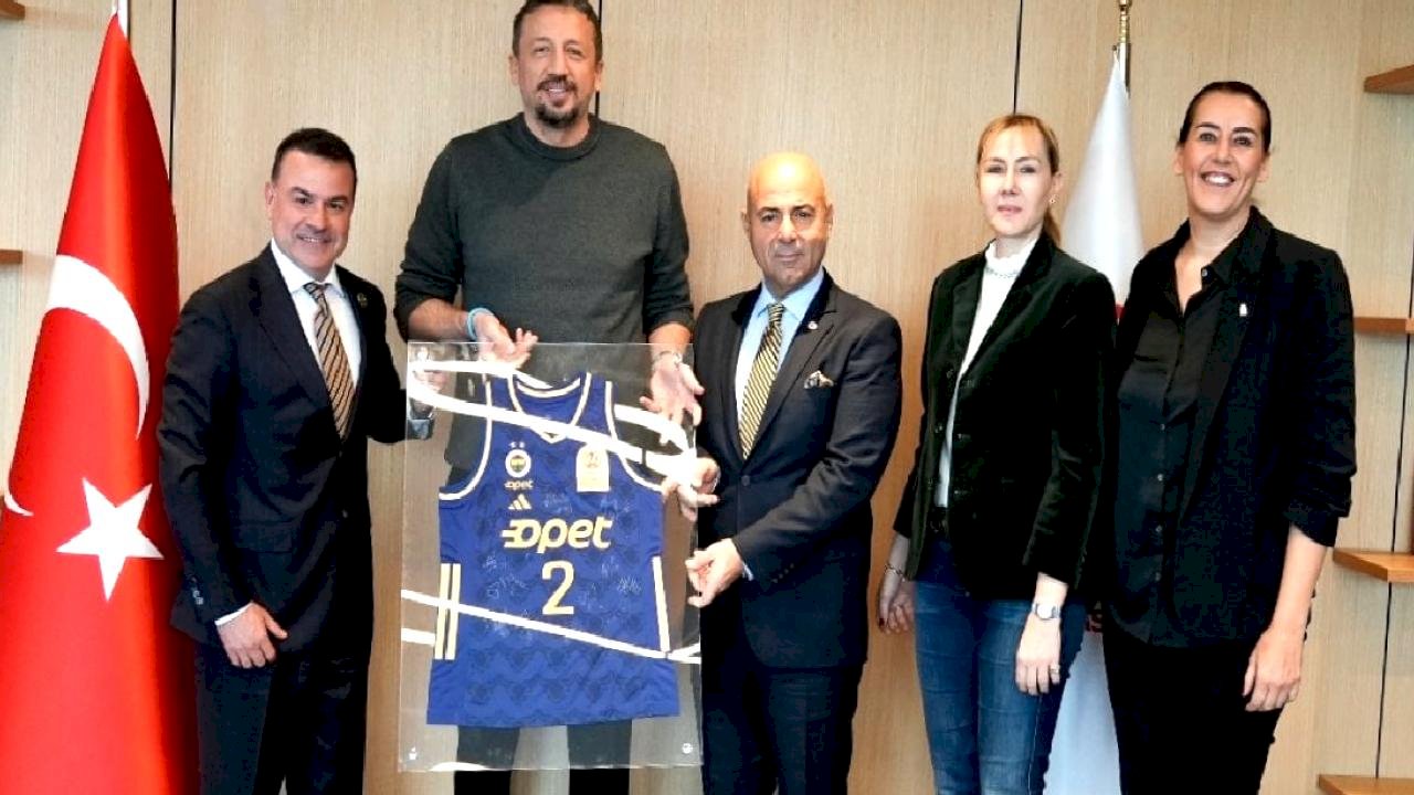 Fenerbahçeli yöneticiler, Hidayet Türkoğlu'nu ziyaret etti