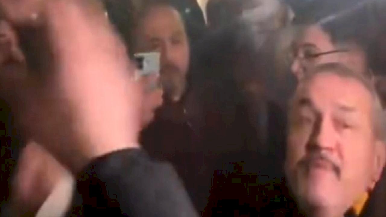 Galatasaray’da yönetim protestosu: Taraftardan istifa çağrısı