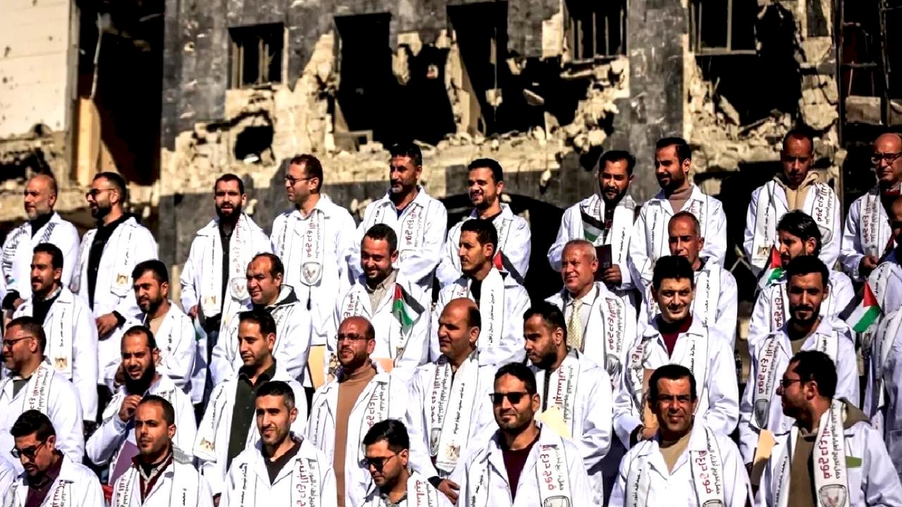 Gazze'de 168 Yeni Uzman Doktor Sertifikası Verildi