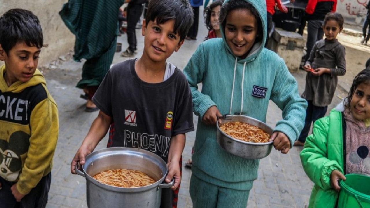 Gazze'de yemek dağıtımı yapıldı