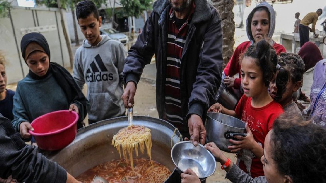 Gazze'de yemek dağıtımı yapıldı