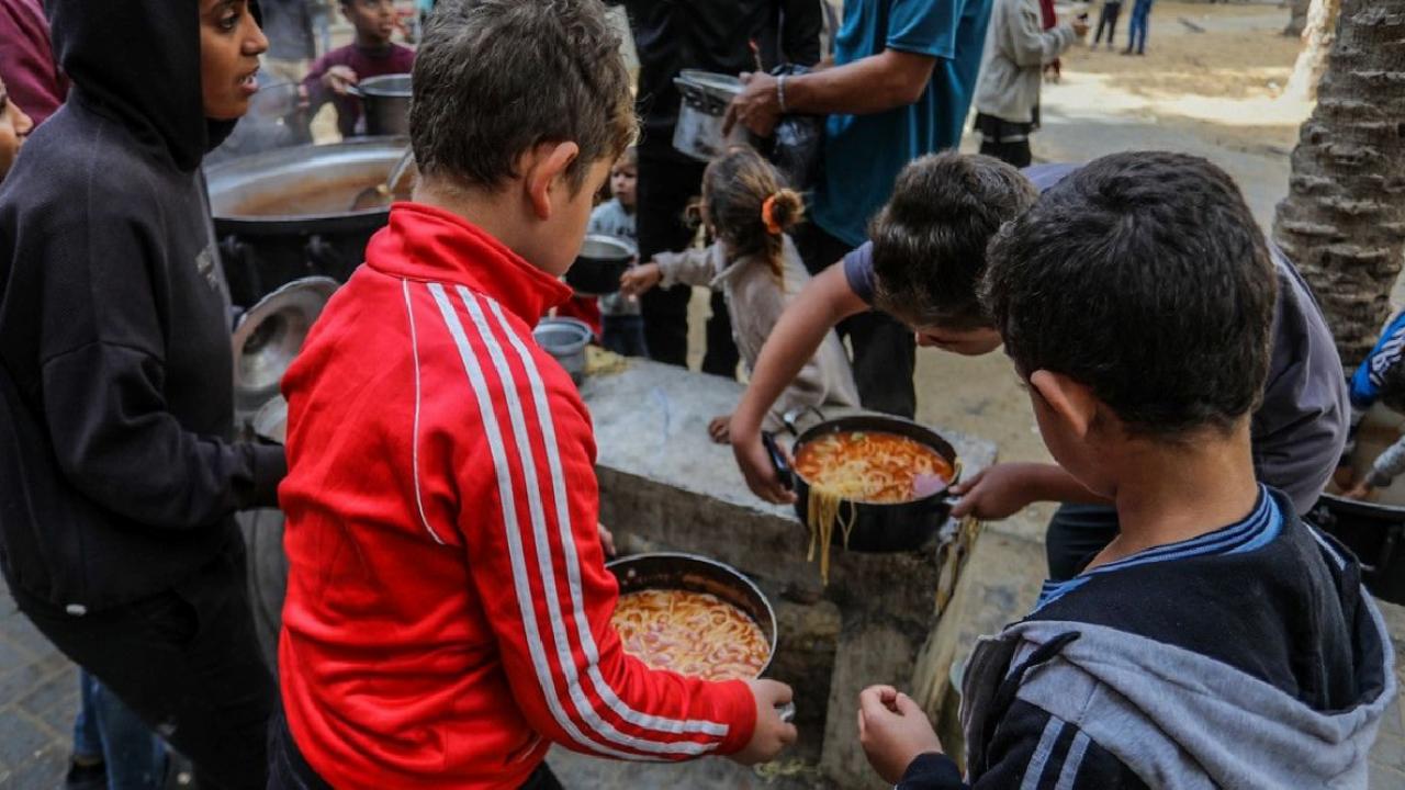 Gazze'de yemek dağıtımı yapıldı