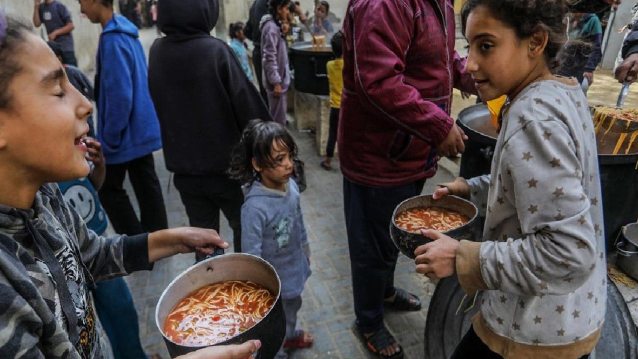 Gazze'de yemek dağıtımı yapıldı