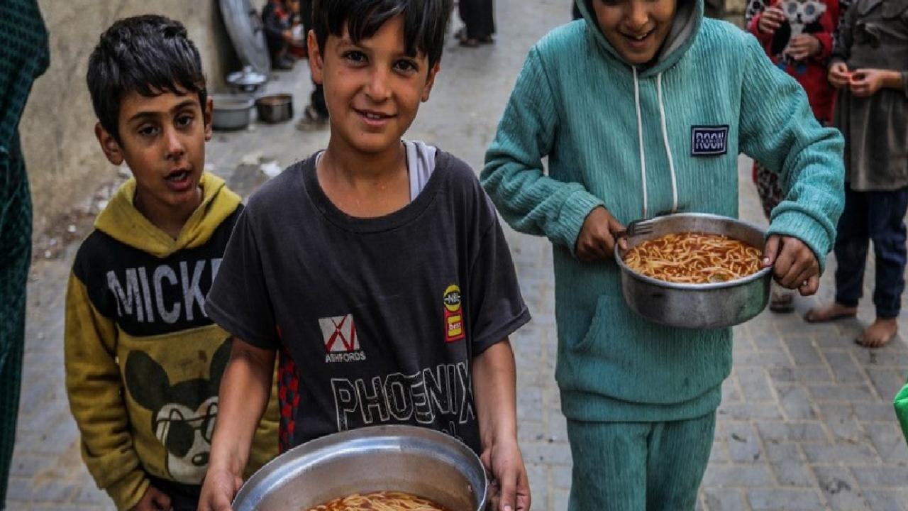 Gazze'de yemek dağıtımı yapıldı
