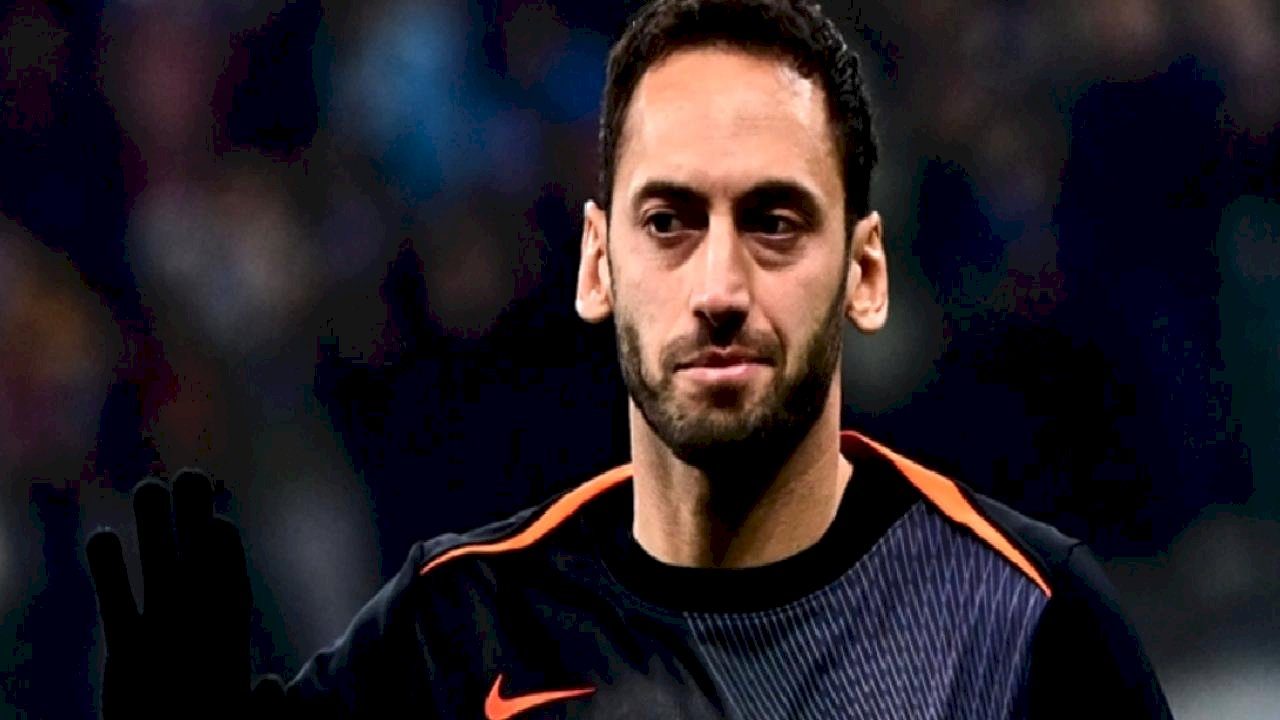 Hakan Çalhanoğlu, Liverpool maçında sakatlandı