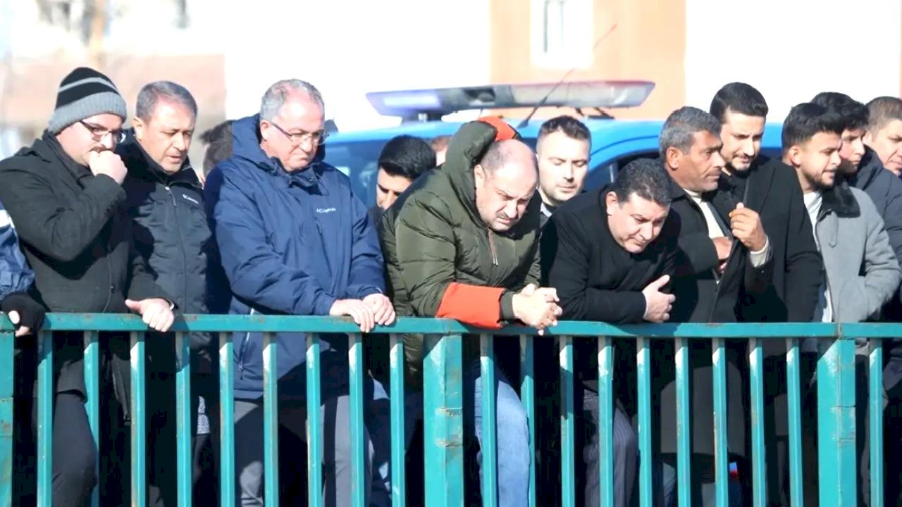 Harran'da Otomobil Sulama Kanalına Düştü