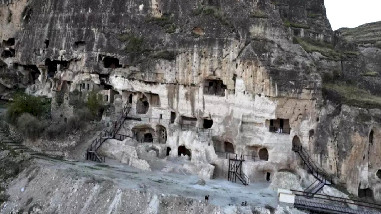 Hasankeyf'teki Mağaralar Turizme Açıldı