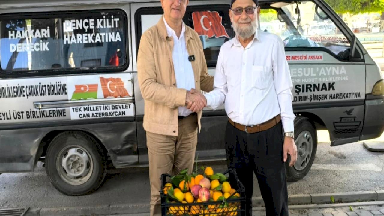 Hatay&#039;da Elmacı Dede, mandalinaları Mehmetçiğe götürmek için yola çıktı