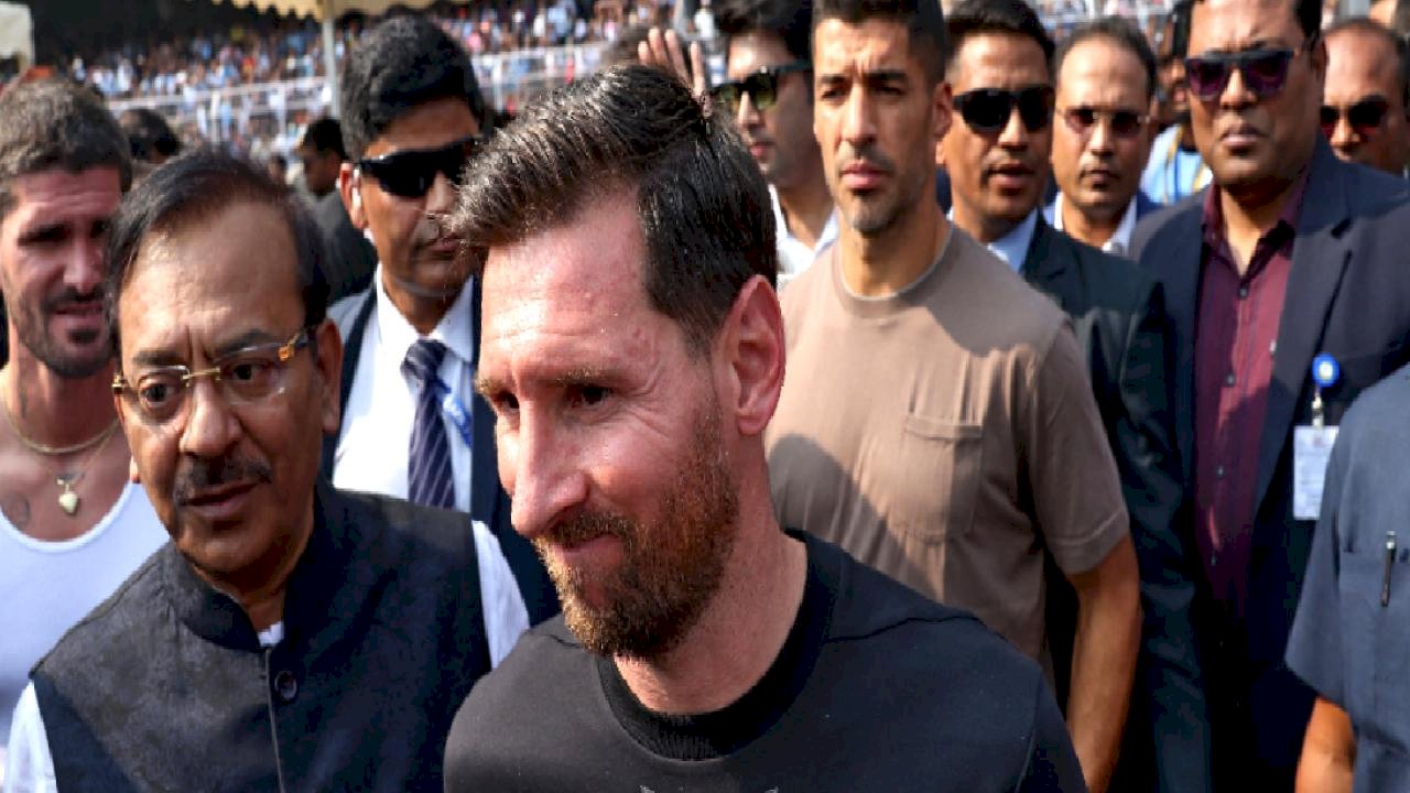 Hindistan&#039;da Lionel Messi izdihamı yaşandı: Taraftarlar çılgına döndü, stadı bastı