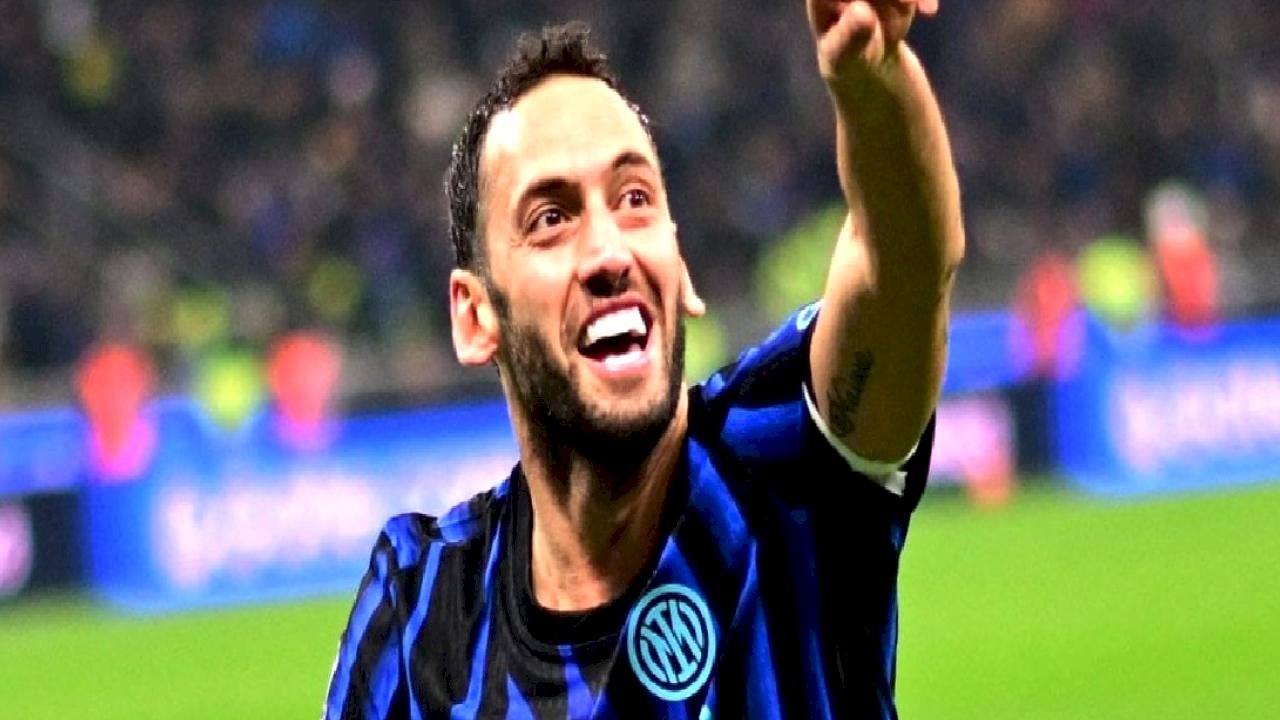 Inter, Hakan Çalhanoğlu ile sözleşme uzatmak istiyor