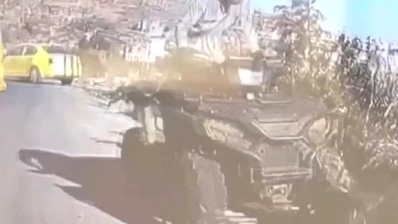 İsrail askeri Batı Şeria'da namaz kılan Filistinliyi ATV ile ezdi