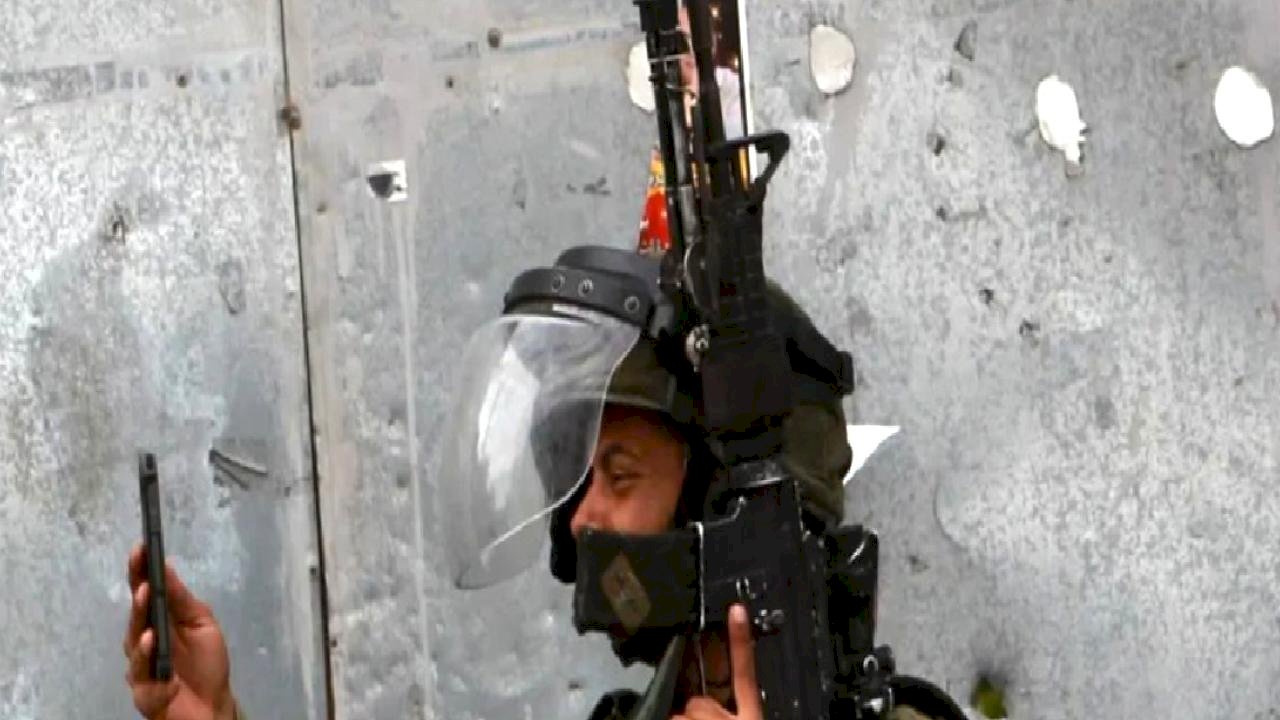 İsrail ordusu üst rütbeli subaylara iPhone zorunluluğu getirdi