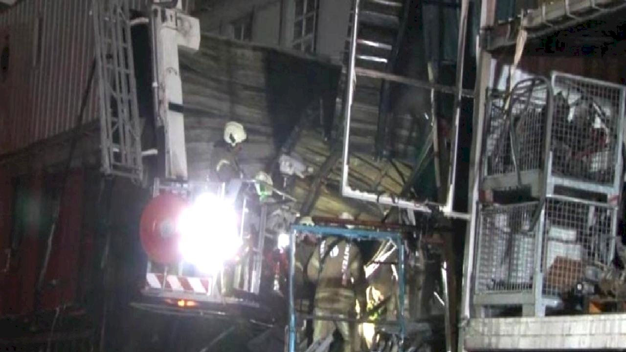 İstanbul Başakşehir'de oto sanayi sitesinde yangın: 1 ölü