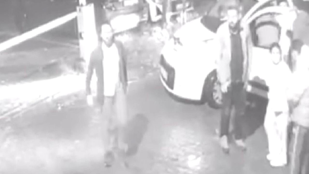 İstanbul Pendik&#039;te alkollü sürücü aracıyla 2 kişiyi yaraladı