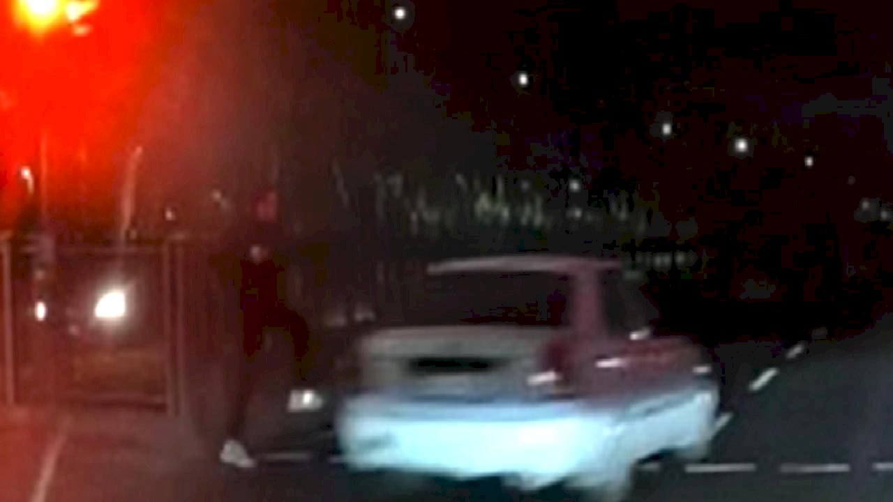 İstanbul Sultangazi'de kırmızı ışıkta faciadan dönüldü