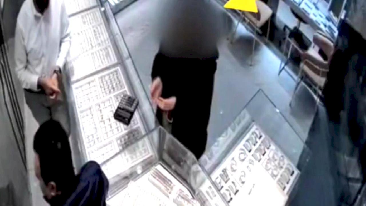 İstanbul'da kuyumcuya sahte altın satan şüpheli yakalandı