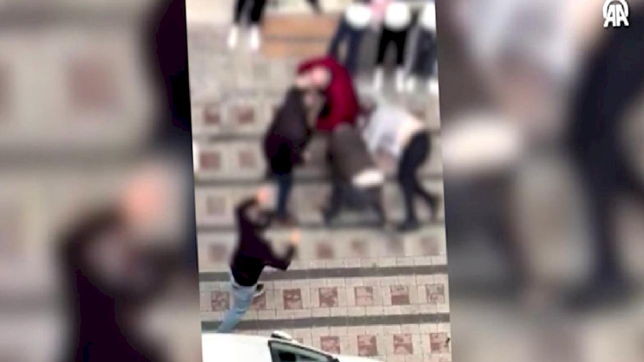 İstanbul&#039;da tartışma silahlı kavgaya döndü: 1 kişi öldü 1 kişi yaralandı